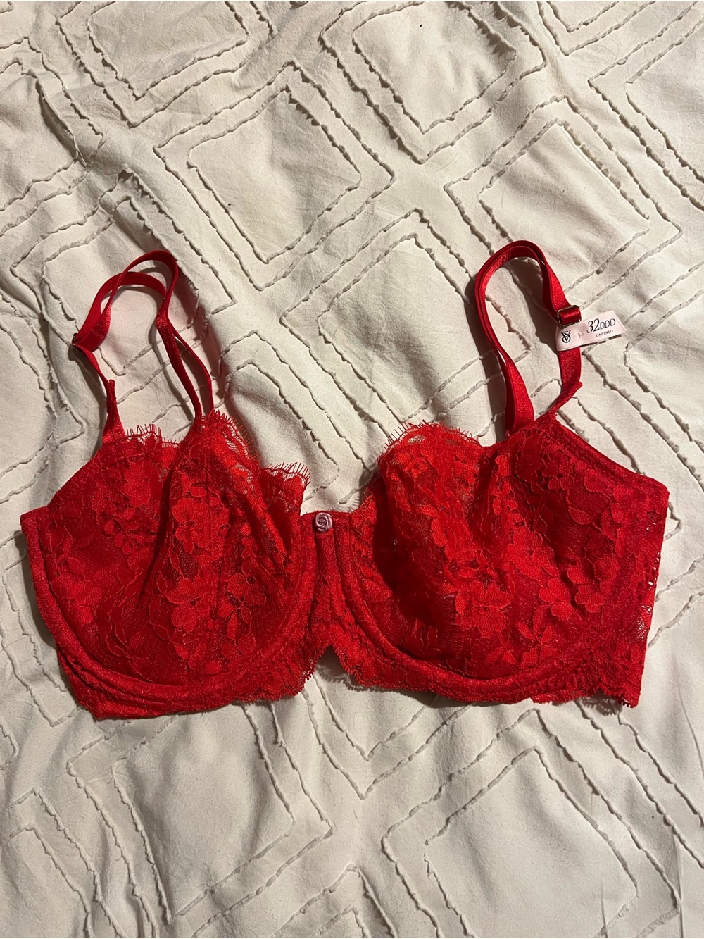Victoria’s Secret Red Lace Underwire Bra - Size 32DDD